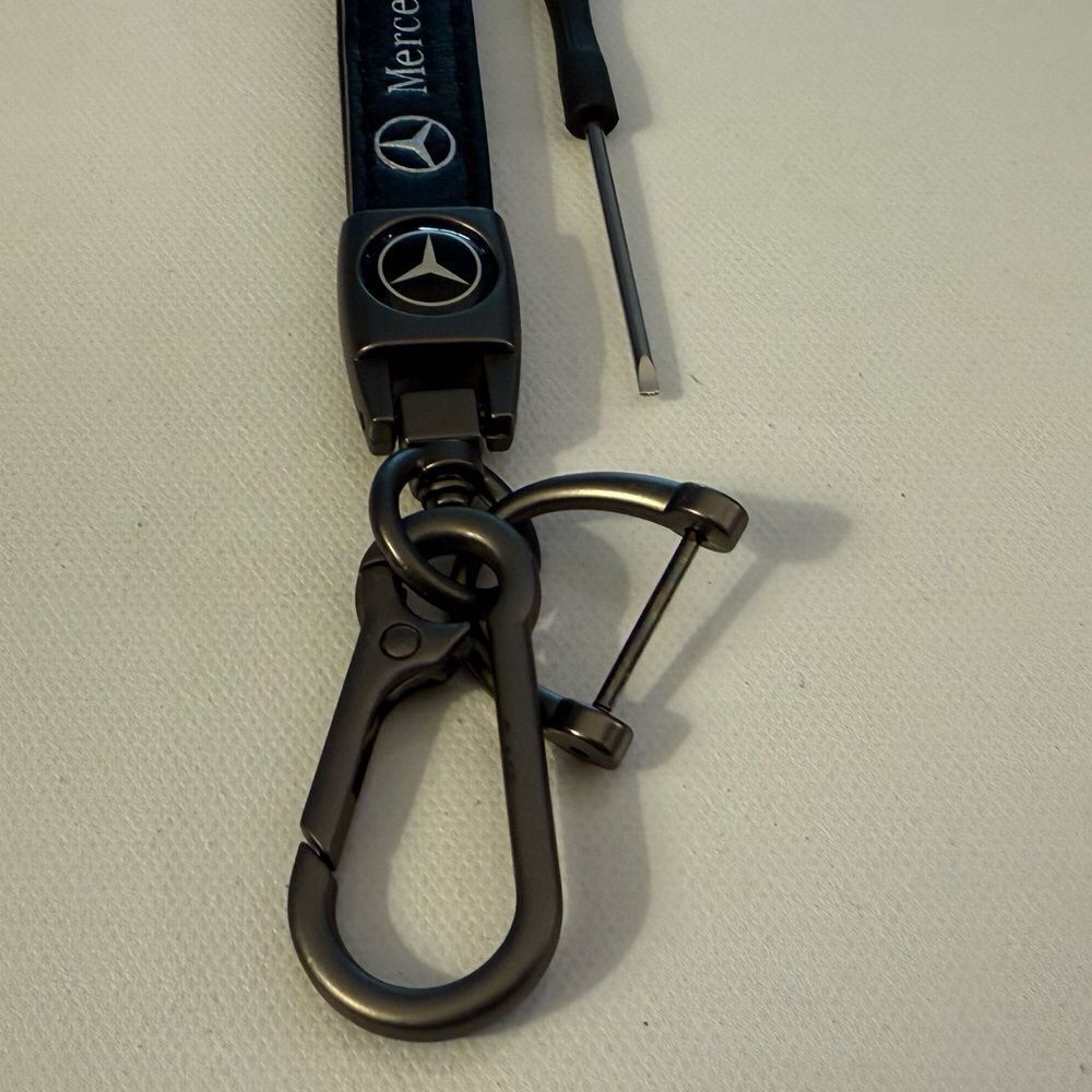 Mercedes Benz Key Fob Keychain in Black Leather with Logo NWT - Picture 3 of 4